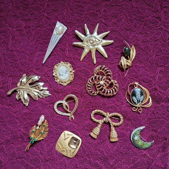 Vintage Estate Goldtone Unsigned Costume Square Brooch - Picture 4 of 4